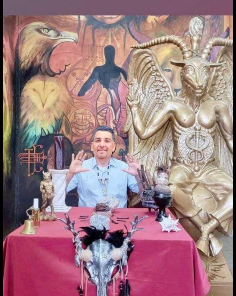 San Román “El carretas” le vende su alma al Diablo a cambio de poder y dinero.